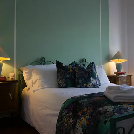 Bed & Breakfast View 3*